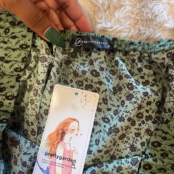 Boho floral tank top with shirred straps - Picture 4 of 6